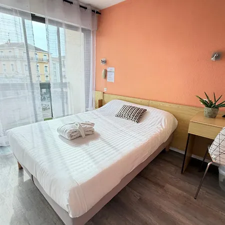 Bains Sarrailh Ξενοδοχείο 2*